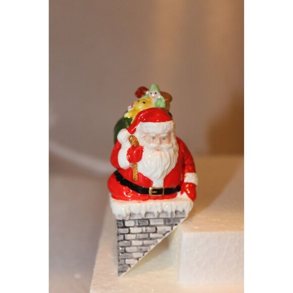 Dept 56 Snow Village - Down the Chimney He Goes - Picture 3 of 4